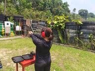 gun indonesia photo woman // 1920x1440 // 521KB